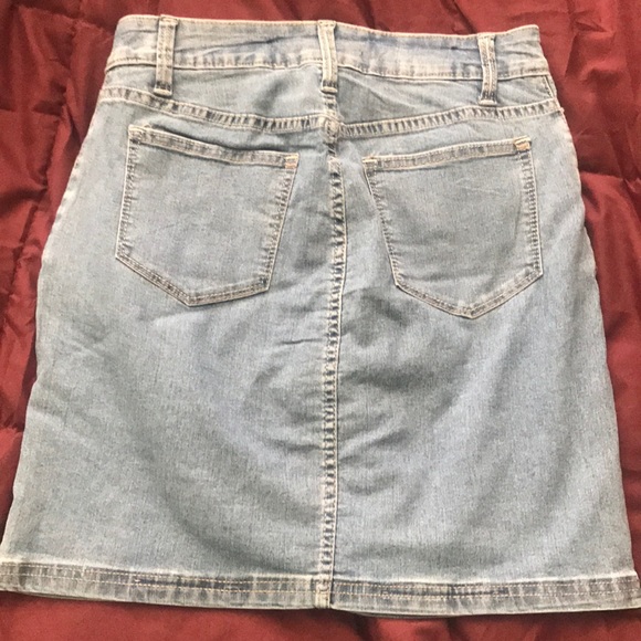 Brand New Lee Denim Mini Skirt - Picture 2 of 4
